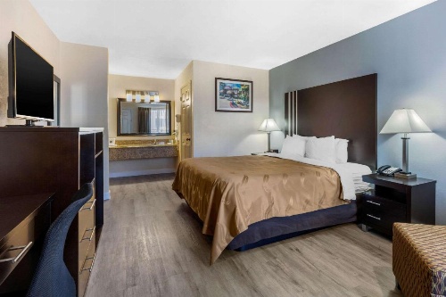 Quality Inn & Suites Huntington Beach image 19